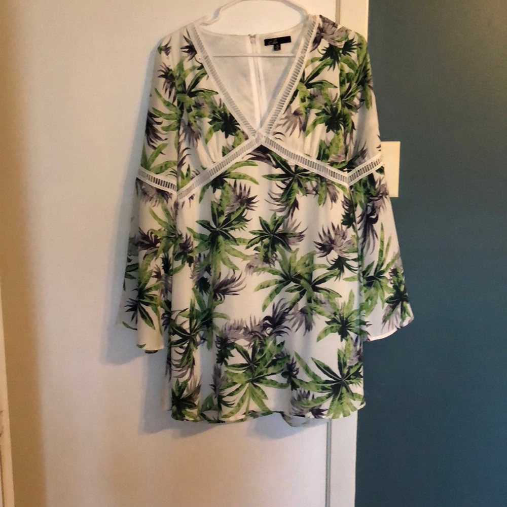 Women’s size medium dress! Fun for vacation!